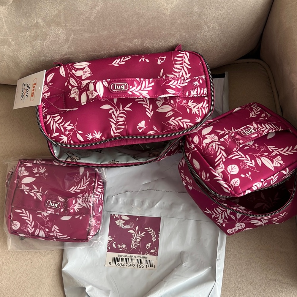 NWT Lug Dolly Short SE + 2 Box Tops Set in Flourish Berry